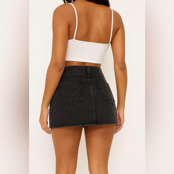 PrettyLittleThing Black Denim Cargo Mini Skirt – Zip Front Utility Style - Picture 3 of 9